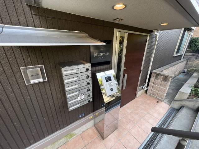 ジュネスのエントランス