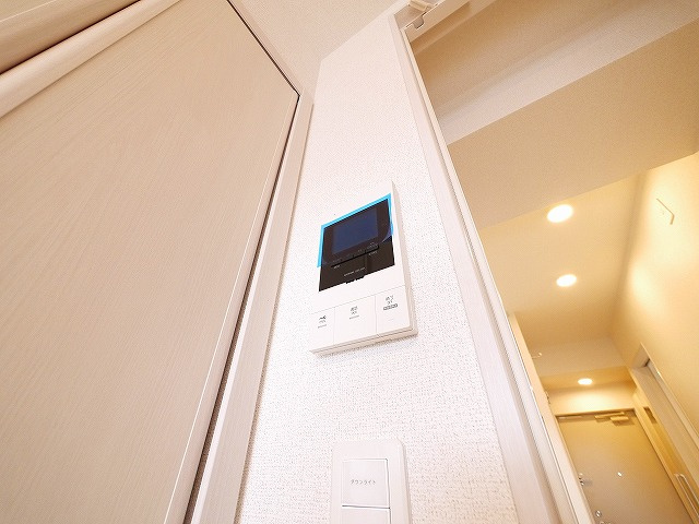 セレーノ東生駒Ｃのセキュリティ|モニター付きインターホンです