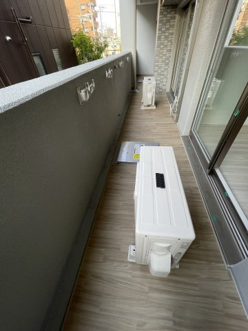 エスリード大阪梅田リュクスのバルコニー|外からの目が気にならないバルコニーで洗濯物が干せます