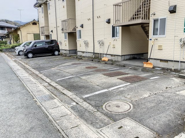 ダイヤ14鈴川の駐車場