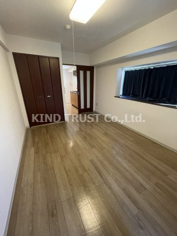 インベスト北梅田の居間・リビング|使いやすい居間です