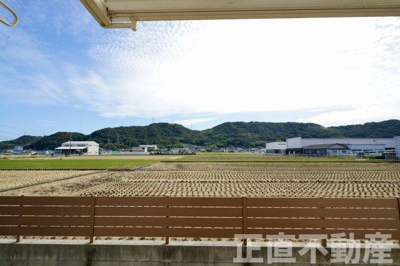 【展望】 | 6/25より★値下げしました！！【連島町連島／西阿知やR2バイパス近くで便利!!】☆彡３ＬＤＫ＋Ｓ・きれいな中古一戸建☆ | 南窓からみる景色はこの様な感じになります。稲が青い夏場は、気持ちの良い涼しい風が通るそうです◎