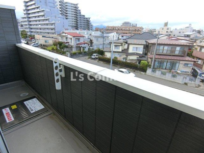 【バルコニー】 | Ｄ’ｒｏｏｍ八乙女中央Ｄ棟 | ３階のお部屋で晴れた日には洗濯物もたくさん干せます。