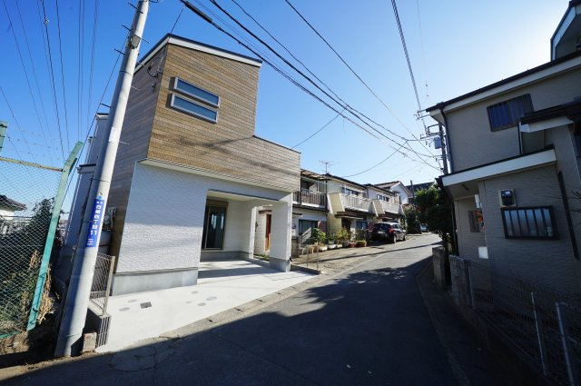 【横浜市旭区白根４丁目11-7新築戸建て】★仲介手数料無料★（不動丸小学校・鶴ヶ峰中学校）の前面道路含む現地写真