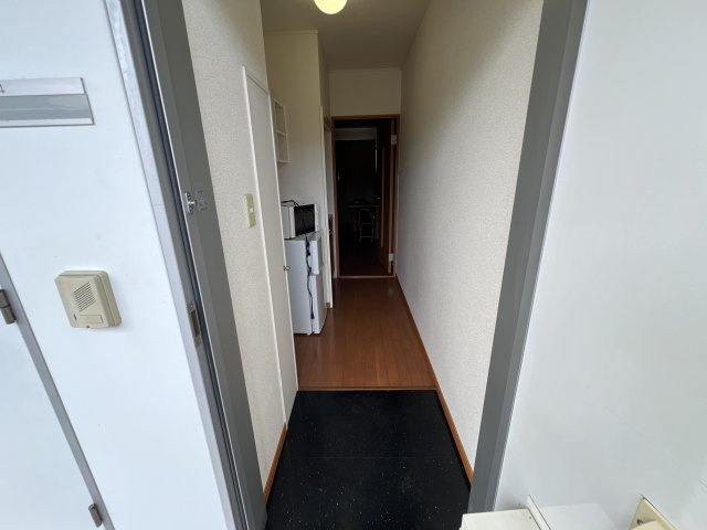 レオパレスフロレスタの玄関