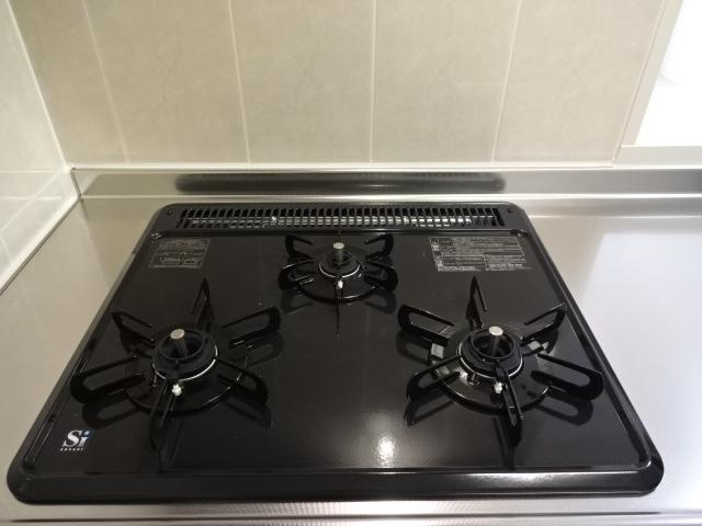 ハウス２８のキッチン|3口コンロ