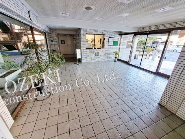 朝日プラザ越谷第三のエントランス