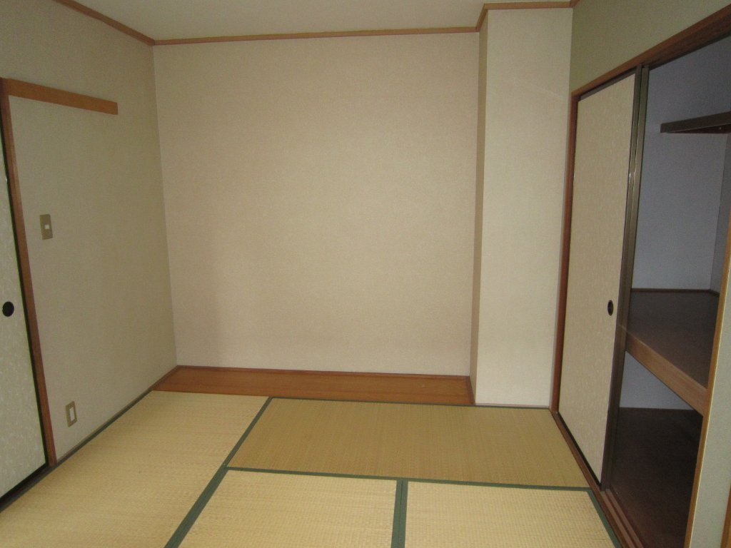 メルベーユ津福【キャッシュバック対象物件】のトイレ|フローリングだけでなく、和室もあります