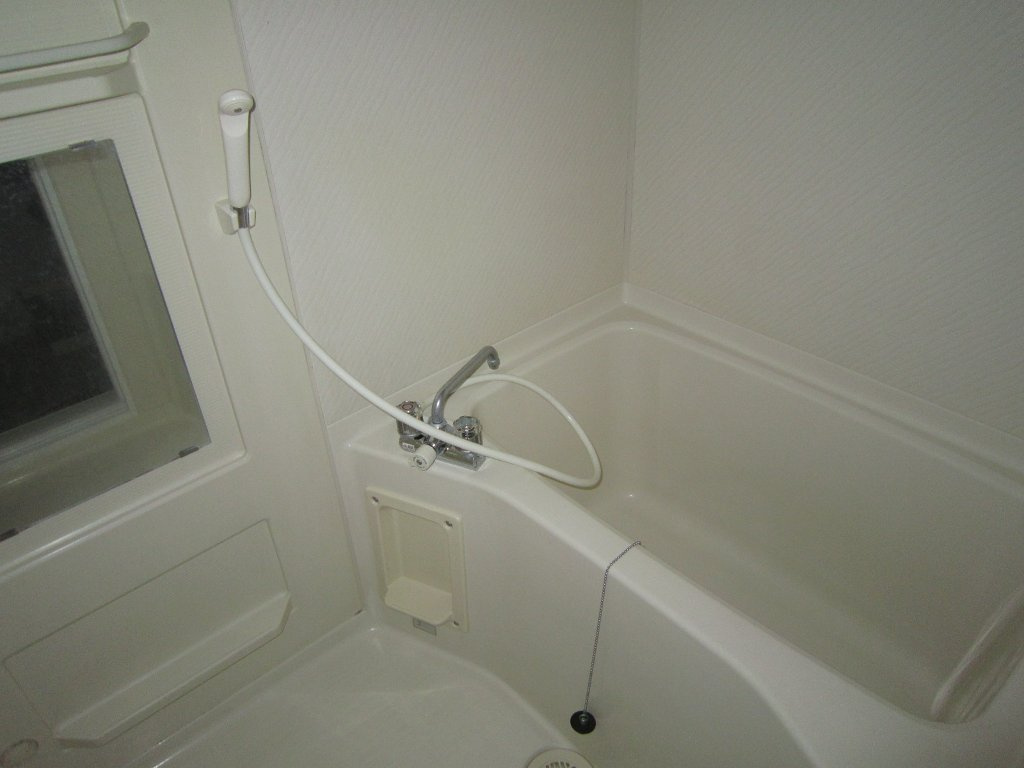 メルベーユ津福【キャッシュバック対象物件】の浴室|日々の疲れを癒すお風呂付です