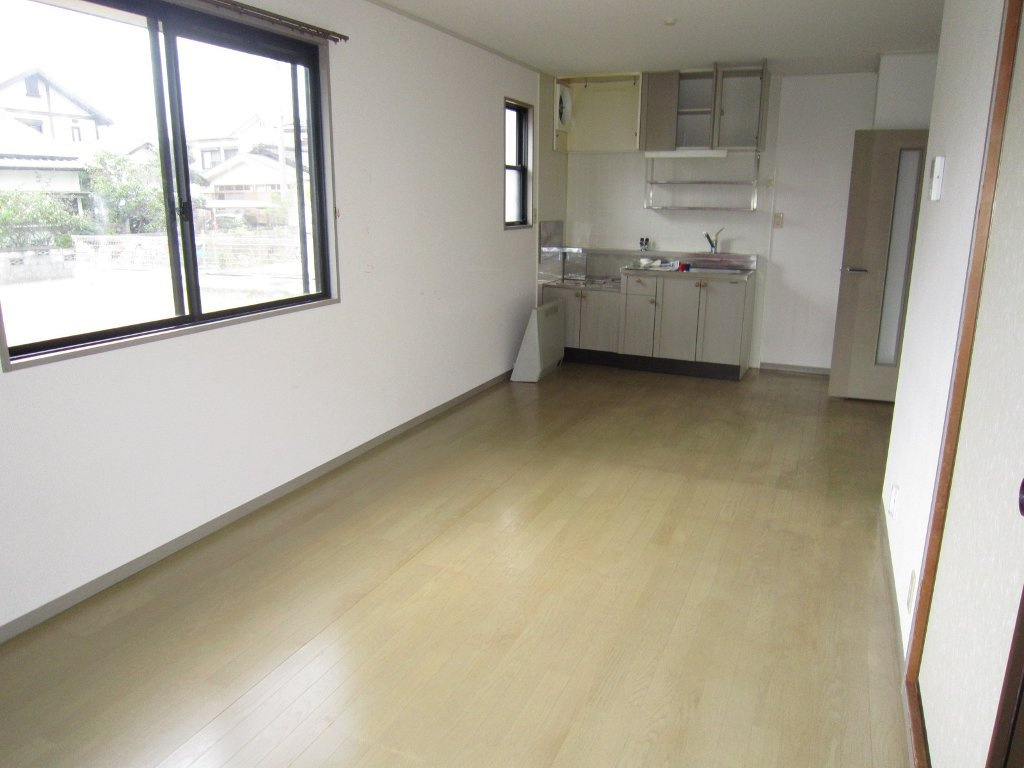 メルベーユ津福【キャッシュバック対象物件】の居間・リビング|使いやすいリビングです