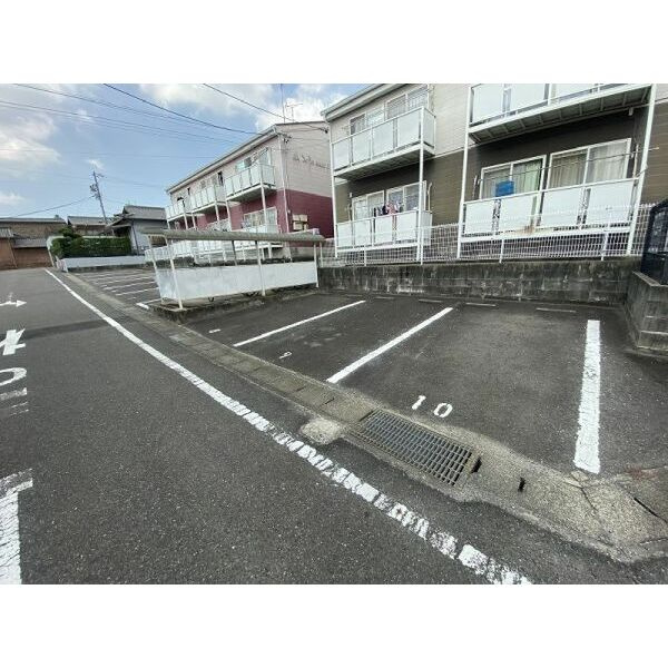 Surplus MAKI Ⅰの駐車場