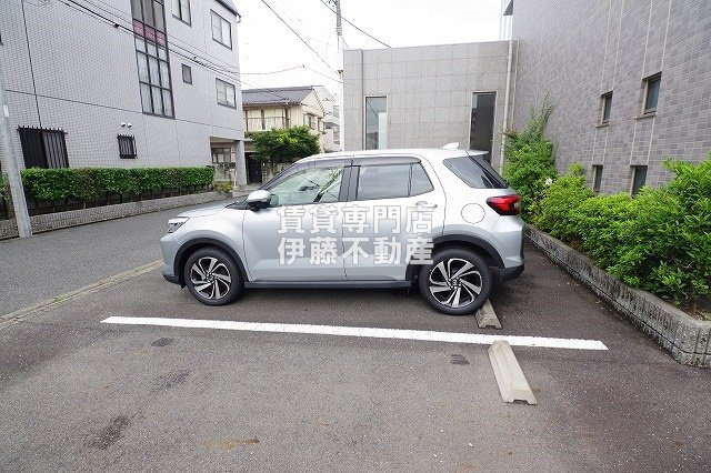 プリミエールSTの駐車場