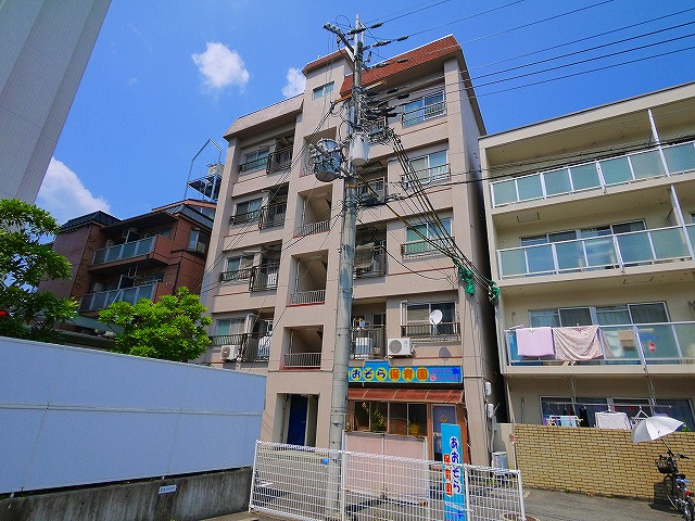 西川マンションの外観