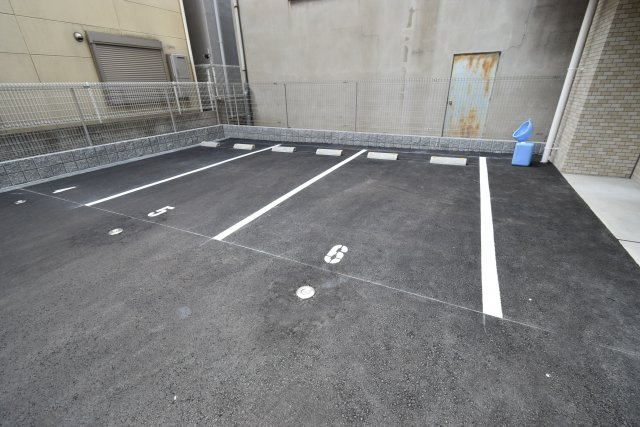 レオンコンフォート天王寺東の駐車場
