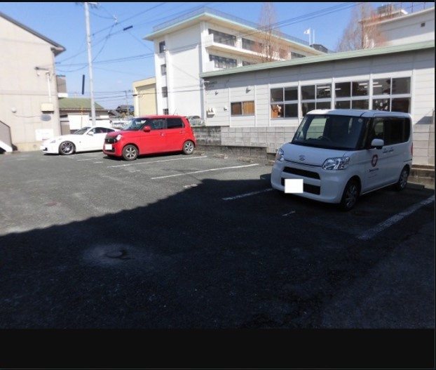 ドリームアークの駐車場|車をお持ちの方に嬉しい駐車場付きの物件です