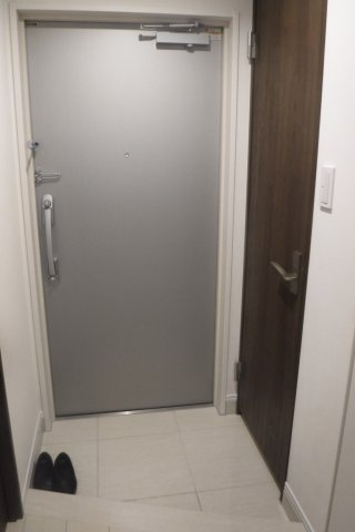 クレスト小杉スクエアの玄関
