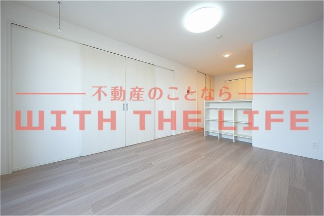 ラ・ルーチェ【キャッシュバック対象物件】の居間・リビング|こちらのリビングで趣味の時間をお楽しみください