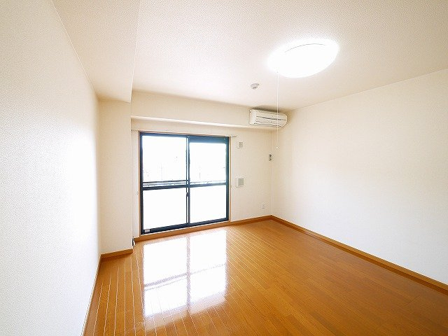 セレーノ東生駒Ｂ棟の内装|洋室です