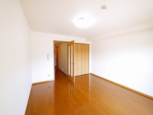 セレーノ東生駒Ｂ棟の洋室|コンパクトで使いやすい洋室です