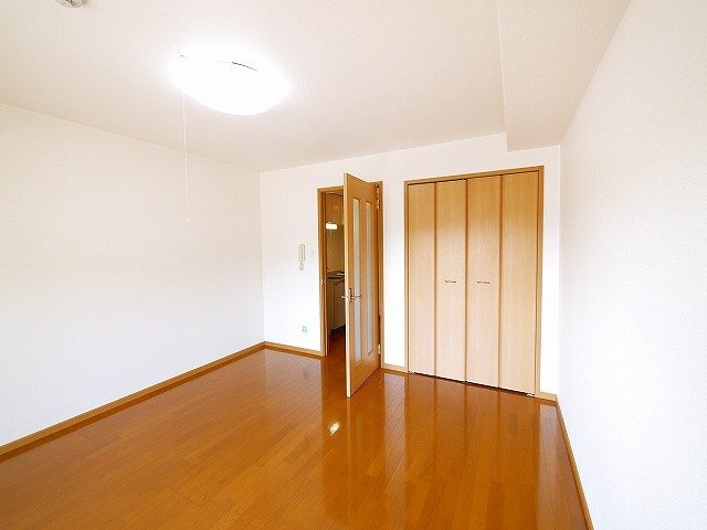 セレーノ東生駒Ｂ棟の洋室|使い勝手のいい洋室です