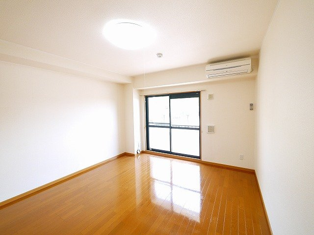 セレーノ東生駒Ｂ棟の寝室|スタンダードな洋室です