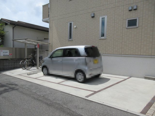 クラルテの駐車場