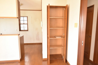 【収納】 | 北本市宮内１丁目　中古一戸建て | リビングの収納スペース