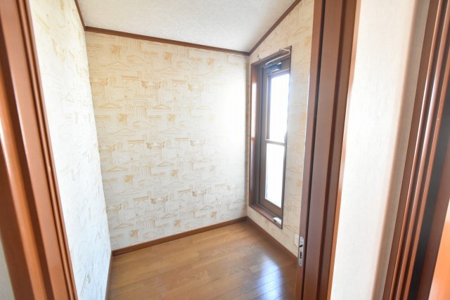 【その他】 | 北本市宮内１丁目　中古一戸建て | 書斎または納戸に使える2帖の部屋