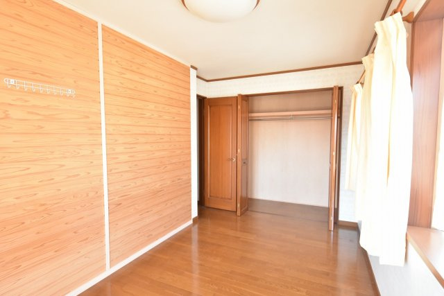 【洋室】 | 北本市宮内１丁目　中古一戸建て | 2階洋室（東側）