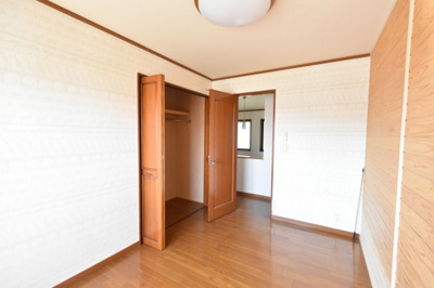 【洋室】 | 北本市宮内１丁目　中古一戸建て | 2階洋室（中央）