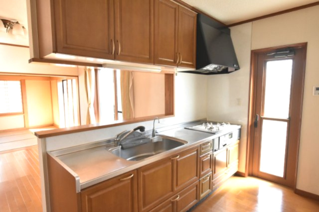 北本市宮内１丁目　中古一戸建てのキッチン|対面式のシステムキッチン