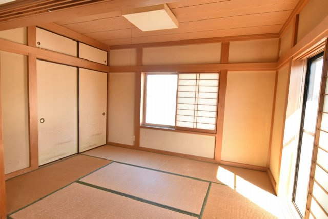 北本市宮内１丁目　中古一戸建ての和室|1階の和室6帖は障子や襖、長押もあって本格的♪
