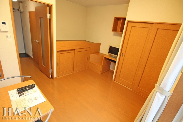 レオパレスサンシンの居間・リビング