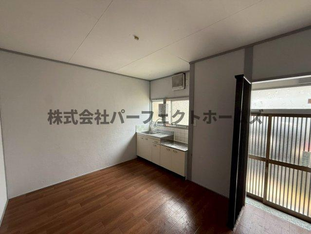 養父元町テラスハウス　賃貸の居間・リビング|使いやすいリビングです