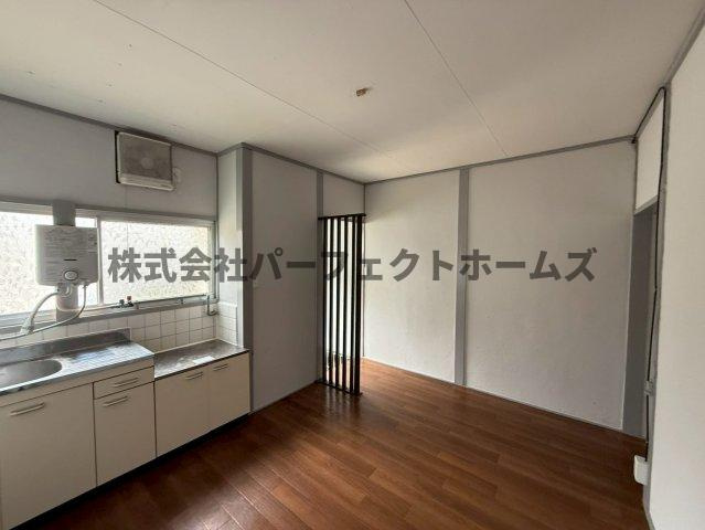 養父元町テラスハウス　賃貸の居間・リビング|使いやすい居間です
