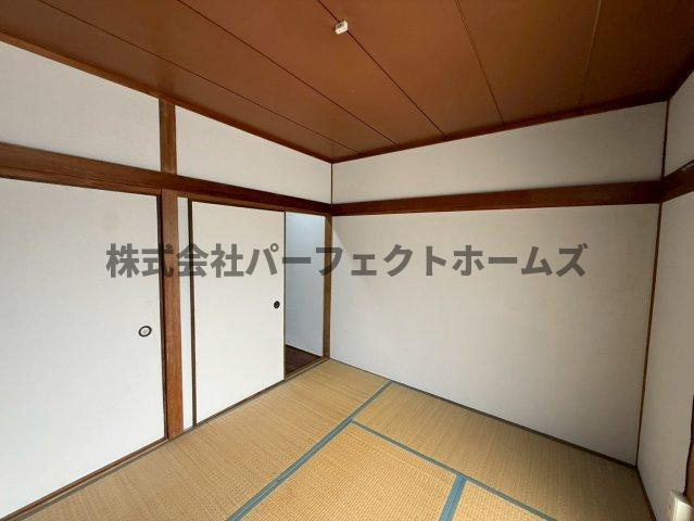 養父元町テラスハウス　賃貸の和室|フローリングだけでなく、和室もあります
