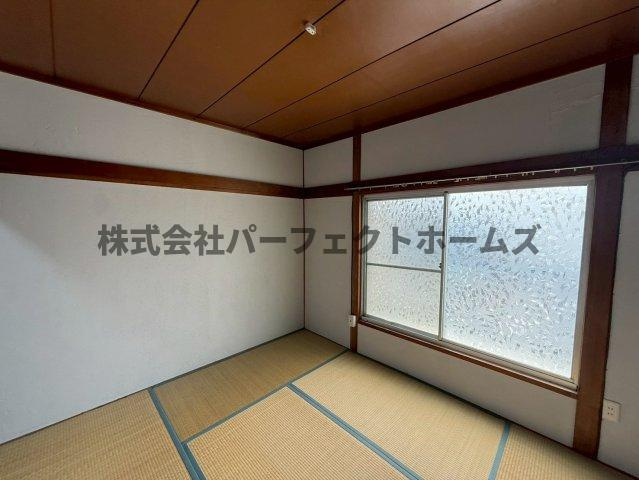 養父元町テラスハウス　賃貸の和室|落ち着いた雰囲気の和室付きです