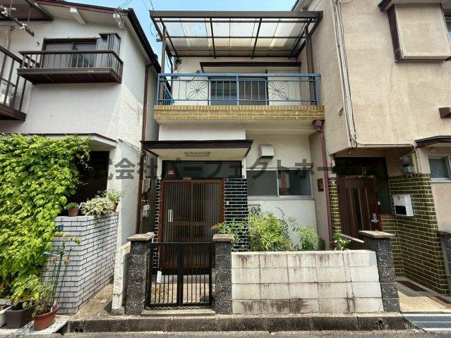 養父元町テラスハウス　賃貸のエントランス|清潔なエントランスです