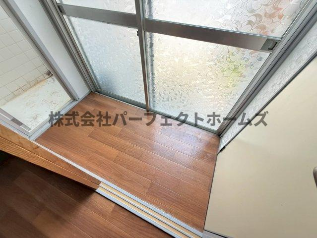 養父元町テラスハウス　賃貸の内装|明るい色調の室内です