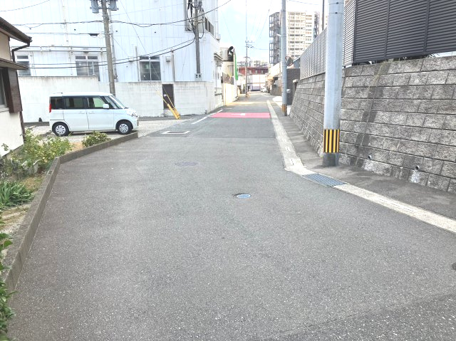 パークアソシア ザ・ガーデンの周辺|前面道路は綺麗に舗装されています！