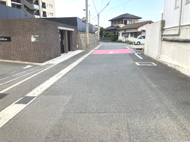 パークアソシア ザ・ガーデンの周辺|幅員も広めなので、敷地から出やすいですね！