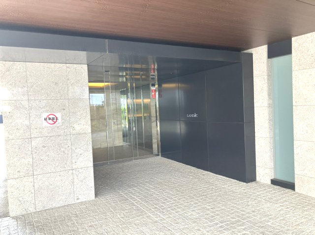 パークアソシア ザ・ガーデンのエントランス|エントランスにはオートロックがあります！防犯面も安心ですね！