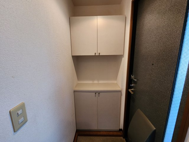 【玄関】 | 収納もある玄関です