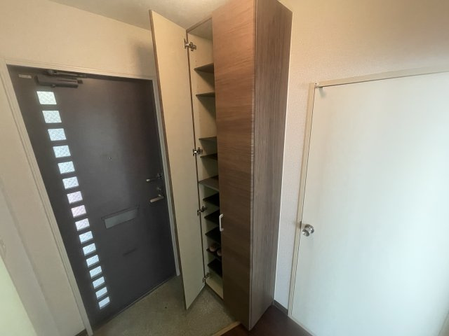 クレスコ Ｂ棟の玄関