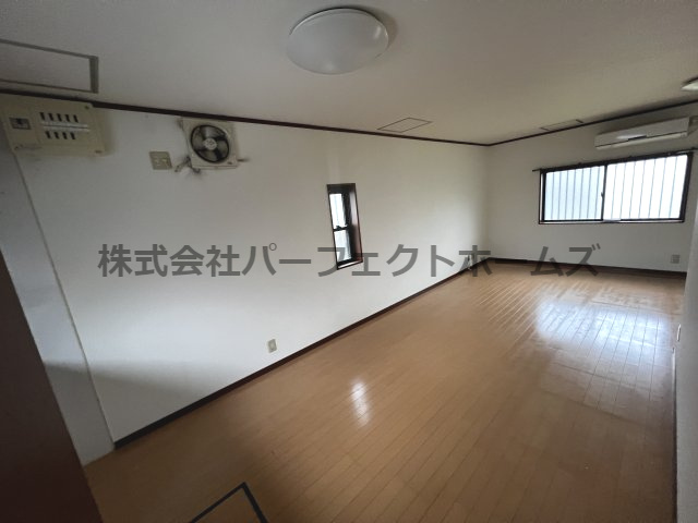 高田1丁目戸建の居間・リビング|ゆったり過ごせる居間です