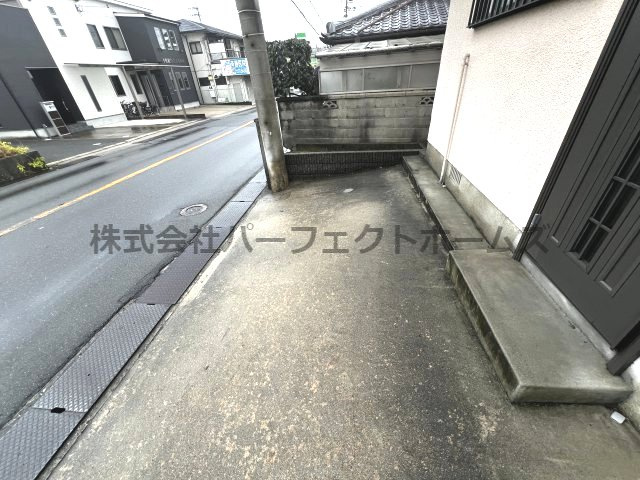 高田1丁目戸建の駐車場|駐車場があるので、車を買う予定の方も安心です