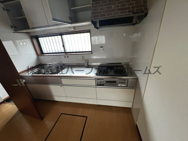 高田1丁目戸建のキッチン|コンパクトなキッチンで掃除もラクラク