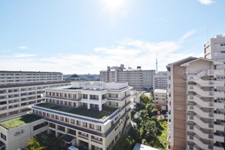 【展望】 | 眼前に広がる空の雄大さと、このお部屋の自慢の一つである「眺望」をご覧ください。毎日、この景色を独り占めできる新生活に夢が広がります。～即日のご見学可能～　お問合せはお気軽にどうぞ。