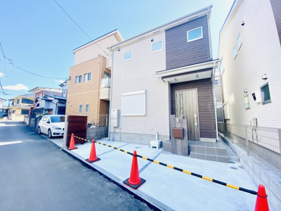 【外観】 | ☆駅徒歩１０分の穏やかな住宅街！小中学校至近☆仲介手数料０円／藤沢市亀井野２号棟 | 【２号棟】落ち着いた雰囲気のある街並みは朝の目覚めも良さそうです