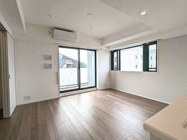 J.GRAN Court浅草の設備|南向き角部屋2面採光、日当り眺望良好
全室エアコン設置済
インターネット使用料無料
ペット可小型犬1匹